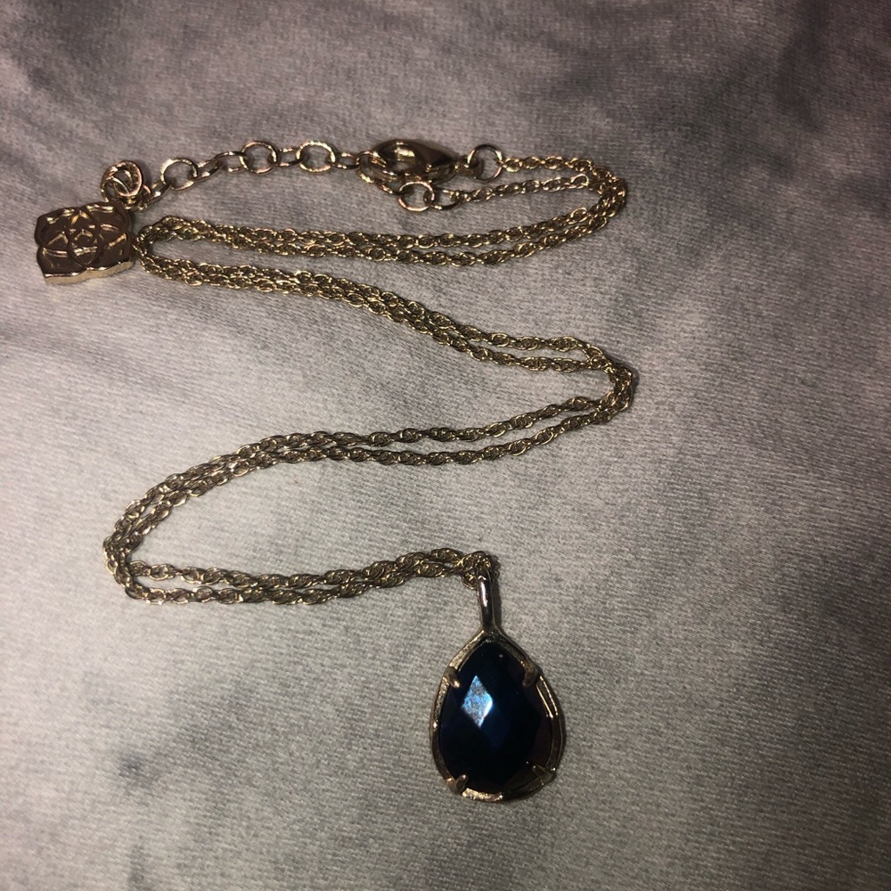 Kendra Scott necklace
